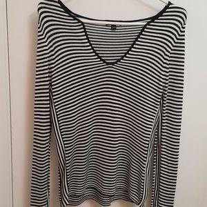 NWT - JACOB Women's Long Sleeved Light Swetaer. Size XS